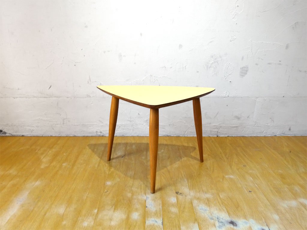 イギリス ビンテージ UK Vintage トライアングル サイドテーブル Side table スモールテーブル Triangle 3本脚 ミッドセンチュリーモダン ★