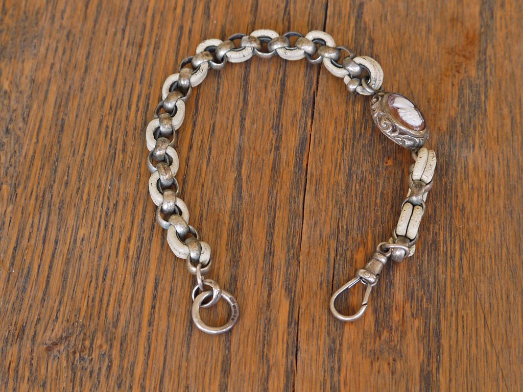 ラスト メイド イン イングランド Rust made in England ラスト ロンドン RUST LONDON
カメオブレスレット スターリングシルバー レザー UKアクセサリー ◇