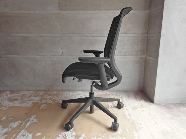 スチールケース STEELCASE シンク Think オフィスチェア デスクチェア メッシュ ブラック ♪