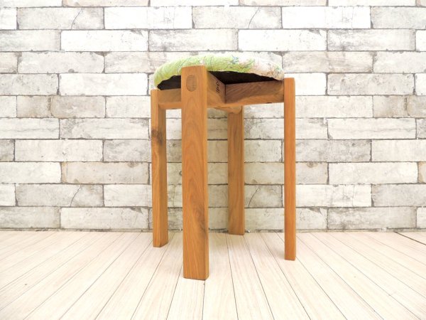 ドアーズリビングプロダクツ DOORS LIVING PRODUCTS ラウンド スツール Round Stool オーク無垢材 UR FURNITURE 取扱 座面張り替え 世界地図 リメイク ●