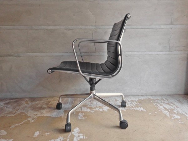 ハーマンミラー Herman Miller イームズ アルミナムグループ マネジメントチェア 本革 5本脚 ミッドセンチュリー 定価\301,400- C ♪