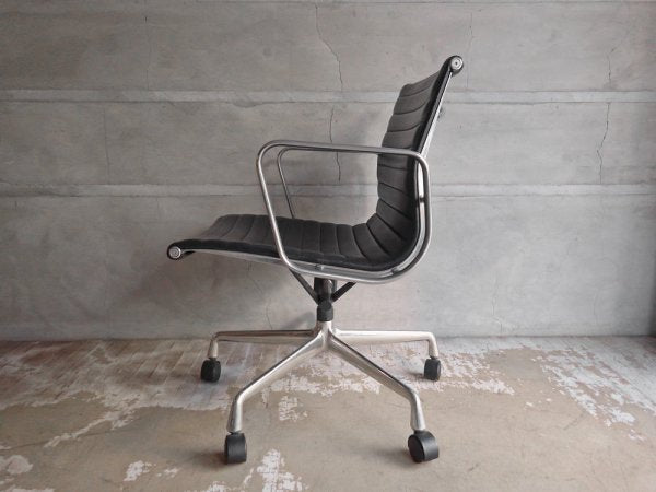 ハーマンミラー Herman Miller イームズ アルミナムグループ マネジメントチェア 本革 5本脚 ミッドセンチュリー 定価\301,400- B ♪