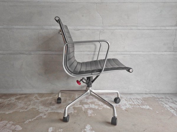 ハーマンミラー Herman Miller イームズ アルミナムグループ マネジメントチェア 本革 5本脚 ミッドセンチュリー 定価\301,400- A ♪