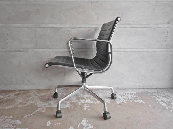 ハーマンミラー Herman Miller イームズ アルミナムグループ マネジメントチェア 本革 5本脚 ミッドセンチュリー 定価\301,400- A ♪