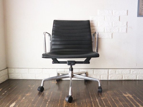 ハーマンミラー Herman Miller アルミナムグループ マネージメントチェア 本革 ブラック ローバック イームズ A ◎