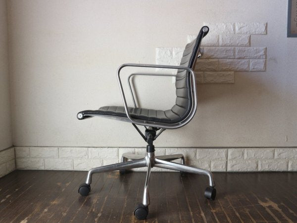 ハーマンミラー Herman Miller アルミナムグループ マネージメントチェア 本革 ブラック ローバック イームズ A ◎