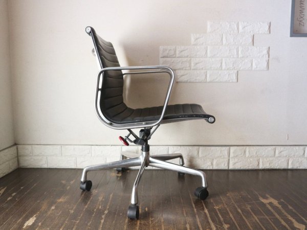 ハーマンミラー Herman Miller アルミナムグループ マネージメントチェア 本革 ブラック ローバック イームズ A ◎