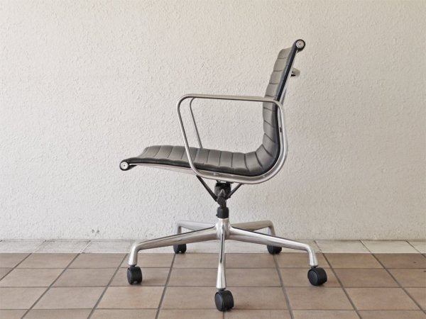 ハーマンミラー Herman Miller アルミナムグループ マネージメントチェア ローバック 本革 5本脚 C&Rイームズ ミッドセンチュリー 定価:\301,400- A ◇