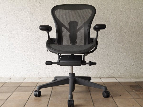 ハーマンミラー Herman Miller アーロンチェア リマスタード Aサイズ ポスチャーフィットSL サテンカーボンベース 定価\205,700- 美品 ◇