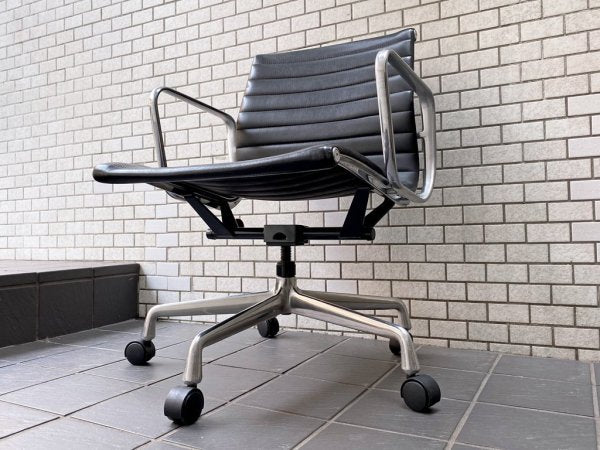 ハーマンミラー Herman Miller アルミナムグループ マネジメントチェア ローバック レザーシート 5本脚 C&Rイームズ ミッドセンチュリー B ■