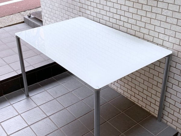 フリッツハンセン Fritz Hansen プラーノ PLANO P932 ダイニングテーブル ホワイト ガラストップ ペリカンデザイン ■