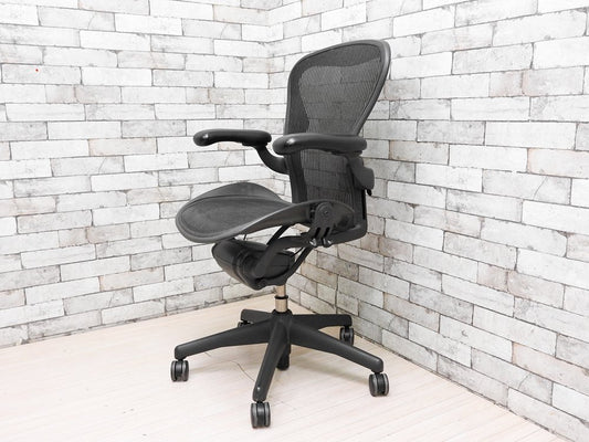 ハーマンミラー Herman Miller アーロンチェア Aeron Chair スタンダード Bサイズ グラファイトカラー グラファイトベース デスクチェア フル装備 ●
