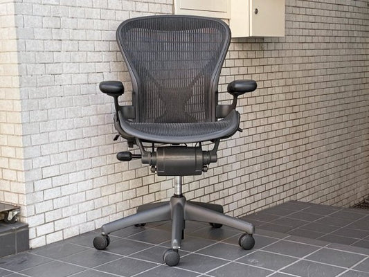 ハーマンミラー Herman Miller アーロンチェア ライト Bサイズ ポスチャーフィット クラシックカーボン グラファイトカラーベース バナナクッション交換済み ■