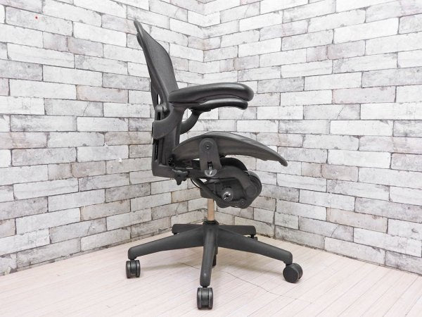 ハーマンミラー Herman Miller アーロンチェア Aeron Chair Aサイズ ポスチャーフィット クラシックカーボン グラファイトベース デスクチェア フル装備 ●