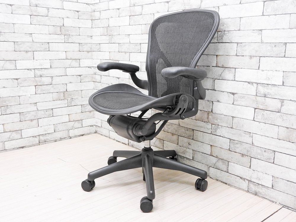 ハーマンミラー HermanMiller アーロンチェアライト Aeron Chair Lite アーム付 Bサイズ ポスチャーフィット クラシックカーボン グラファイトベース ●