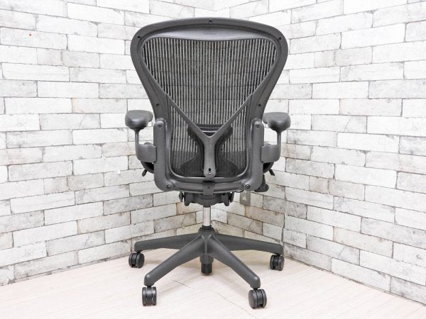 ハーマンミラー HermanMiller アーロンチェアライト Aeron Chair Lite アーム付 Bサイズ ポスチャーフィット クラシックカーボン グラファイトベース ●