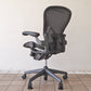 ハーマンミラー HermanMiller アーロンチェアライト Aeron Chair Lite アーム付 Bサイズ ポスチャーフィット クラシックカーボン グラファイトベース ◇