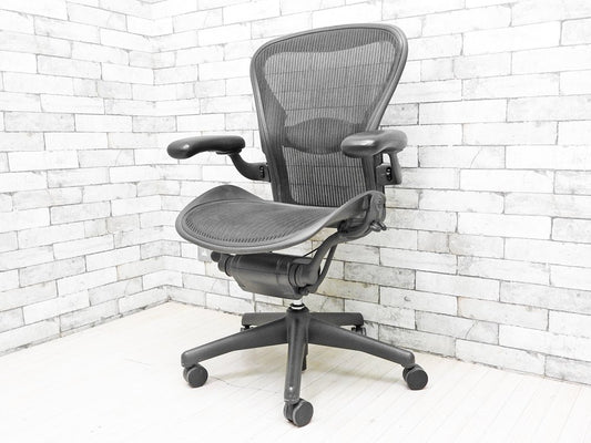 ハーマンミラー Herman Miller アーロンチェア Aeron Chair Bサイズ ランバーサポート クラシックカーボン グラファイトベース デスクチェア 現状品 ●