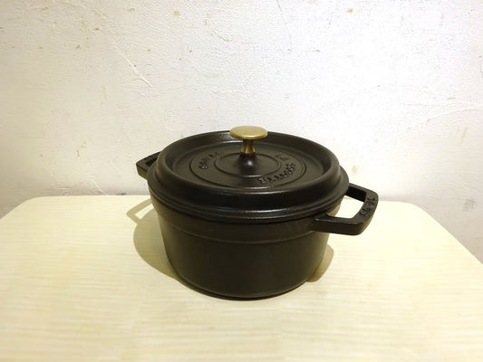 ストウブ STAUB ピコ ココット PICOT COCOTTE ラウンド 20cm 両手鍋 2.2リットル ブラック フランス製 IH対応 美品 ★