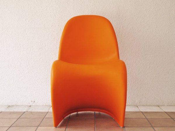 ヴィトラ vitra. パントンチェア Panton Chair オレンジ ヴェルナー・パントン Verner Panton スタッキングチェア ミッドセンチュリー スペースエイジ B ◇