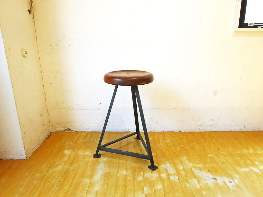 インダストリアル デルタレッグ アイアン × 無垢材 スツール Industrial triangle Leg Stool 高さ 56ｃｍ 3本脚 ★