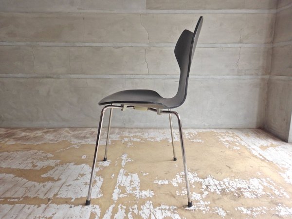 フリッツハンセン Fritz Hansen グランプリチェア Grand Prix Chair カラードアッシュ ブラック アルネ・ヤコブセン スタッキングチェア 定価60,500円 A ♪