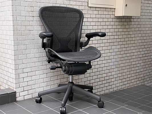 ハーマンミラー Herman Miller アーロンチェア Bサイズ ポスチャーフィット クラシックカーボン グラファイトカラーベース フル装備 ■