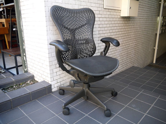 ハーマンミラー Herman Miller ミラチェア Mirra Chair スタジオ7.5 ブラック×グラファイトカラー ■