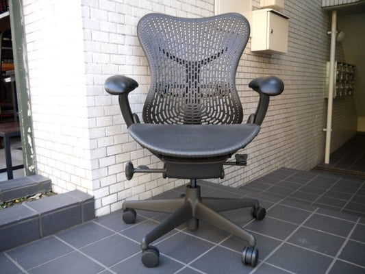 ハーマンミラー Herman Miller ミラチェア Mirra Chair スタジオ7.5 ブラック×グラファイトカラー ■