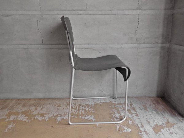 無印良品 MUJI オリオ チェア OLIO CHAIR ファイバーボード × アルミ ダイニングチェア スタッキングチェア ブラック カッシーナ グッドデザイン賞 ♪