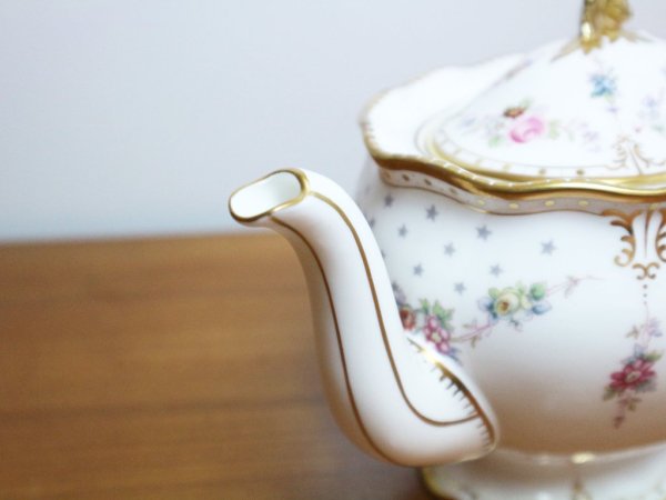 ロイヤルクラウンダービー Royal Crown Derby ロイヤルアントワネット  Royal Antoinette ティーポット 900ｍｌ 英国 名窯 参考価格約１６万円 ◎