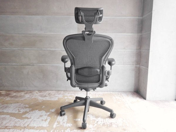 ハーマンミラー Herman Miller アーロンチェア Aeron Chair ランバーサポート クラシックカーボン フル装備 Bサイズ グラファイトカラーベース ヘッドレスト付 デスクチェア ♪