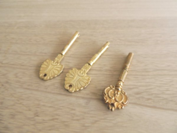 加茂桐箪笥 昇り箪笥 総桐 ろう仕上げ 整理箪笥 和箪笥 伝統工芸品 抽斗9杯 鍵付き 参考価格：698,000円 ●