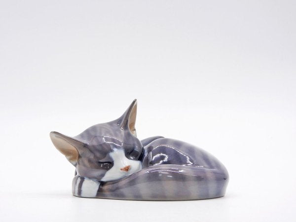 ロイヤルコペンハーゲン ROYAL COPENHAGEN 陶製フィギュリン 眠り猫 置物 デンマーク 北欧雑貨 ●