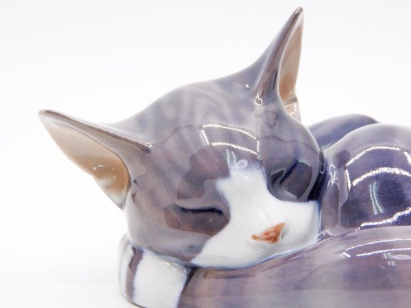 ロイヤルコペンハーゲン ROYAL COPENHAGEN 陶製フィギュリン 眠り猫 置物 デンマーク 北欧雑貨 ●