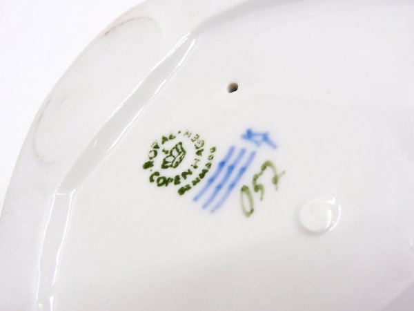 ロイヤルコペンハーゲン ROYAL COPENHAGEN 陶製フィギュリン 眠り猫 置物 デンマーク 北欧雑貨 ●