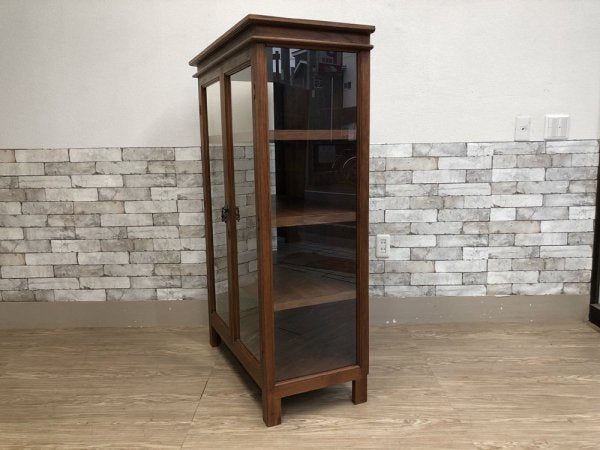 ビンテージスタイル vintage style アジアンチーク ガラスキャビネット 4段 本棚 飾り棚 鍵付き ●