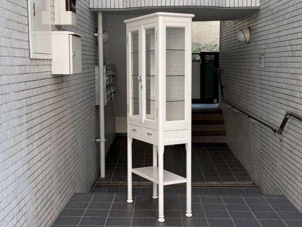 アンティーク調 木製ドクターキャビネット ケビント ホワイトペイント 医療棚 ガラス棚 ディスプレイケース 店舗什器 ■