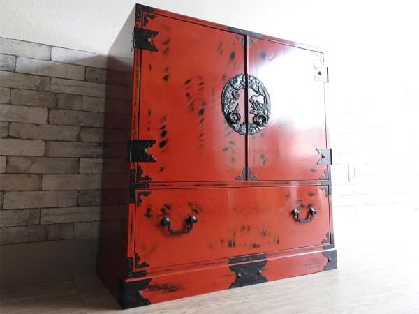 チャイニーズアンティークスタイル 中国古玩家具 朱塗り 漆塗り キャビネット 収納棚 開き扉 抽斗付き ●