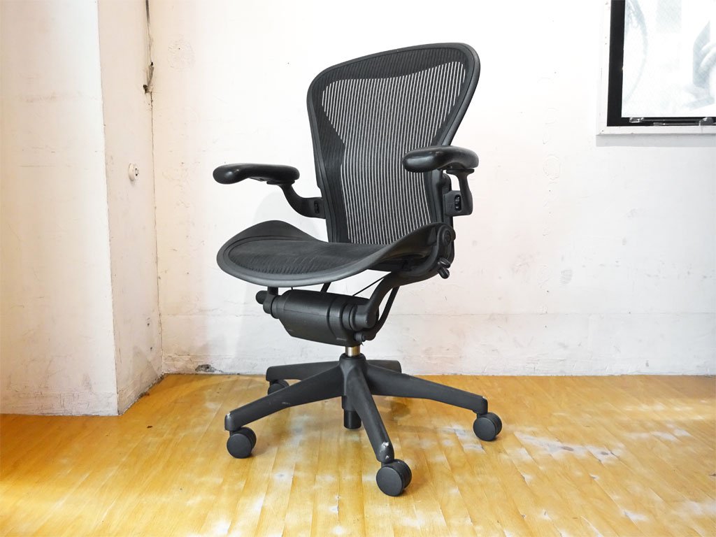 ハーマンミラー Herman Miller アーロンチェア Aeron Chair Bサイズ フル装備 クラシックカーボン グラファイトベース ★