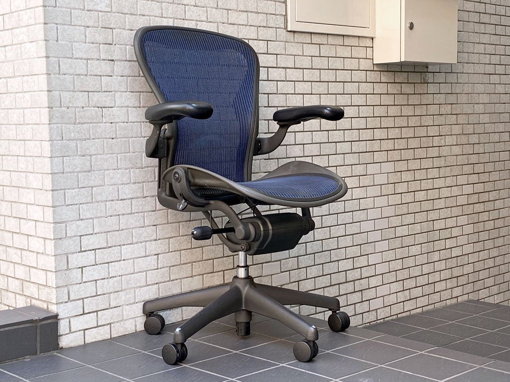 ハーマンミラー Herman Miller アーロンチェア ブルー Bサイズ フル装備 クラシックカーボン グラファイトベース ■