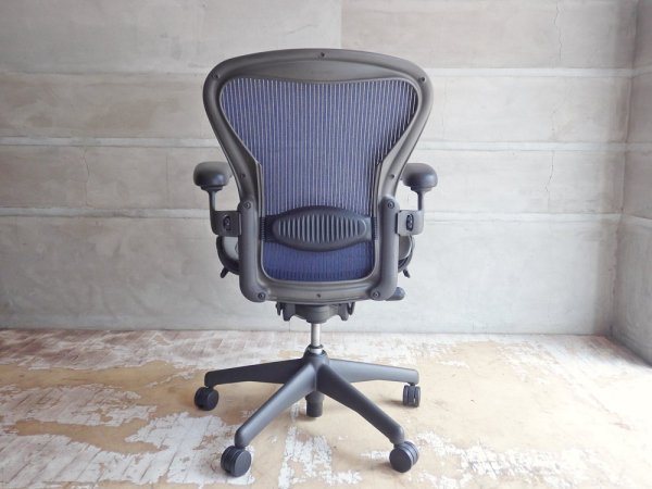 ハーマンミラー Herman Miller アーロンチェア Aeron Chair ランバーサポート クラシックカーボン フル装備 Bサイズ グラファイトカラーベース ブルー デスクチェア B ♪