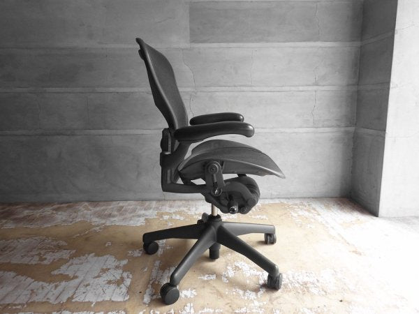 ハーマンミラー HermanMiller アーロンチェアライト Aeron Chair Lite Bサイズ ランバーサポート クラシックカーボン グラファイトベース バナナクッション新品交換  ♪