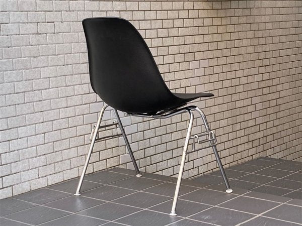 ハーマンミラー HermanMiller サイドシェルチェア スタッキングベース ブラック ポリプロピレン製 イームズ ミッドセンチュリー A ■