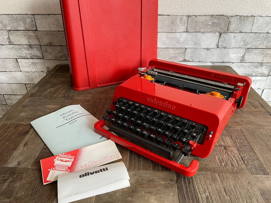 オリベッティ olivetti タイプライター バレンタイン エス Valentine S 赤いバケツ エットーレ・ソットサス Ettore Sottsass MoMA レトロ 復刻版 ●