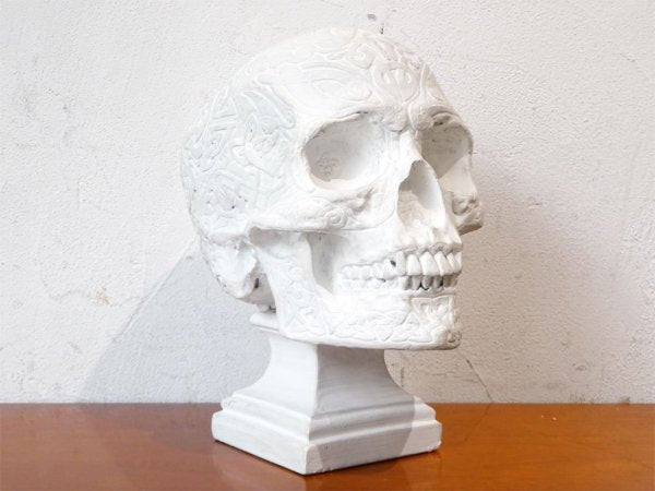 アート＆コマースプロモート ATR＆COMMERCE PROMOTED メダル付 アートスカル ART Skull 石膏 彫像 頭骨モチーフ ホームデコ ★