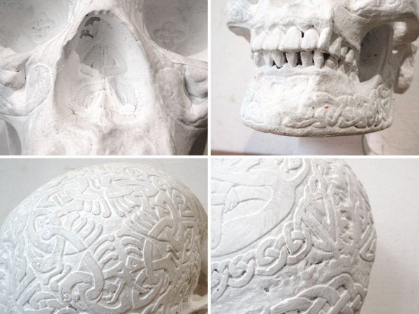 アート＆コマースプロモート ATR＆COMMERCE PROMOTED メダル付 アートスカル ART Skull 石膏 彫像 頭骨モチーフ ホームデコ ★