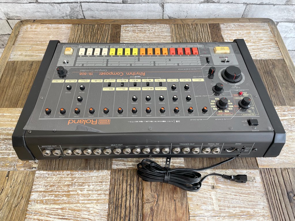 ローランド Roland TR-808 Rhythm Composer リズムマシン シーケンサー ドラムマシン 80's ビンテージ 名機 オーバーホール レストア済 ●