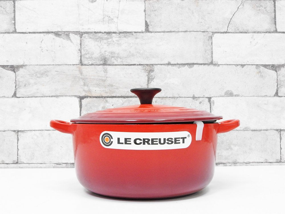 ルクルーゼ LE CREUSET シグニチャーココット・ロンド チェリーレッド Φ20cm 両手鍋 箱付 未使用品 定価￥33,000- ●