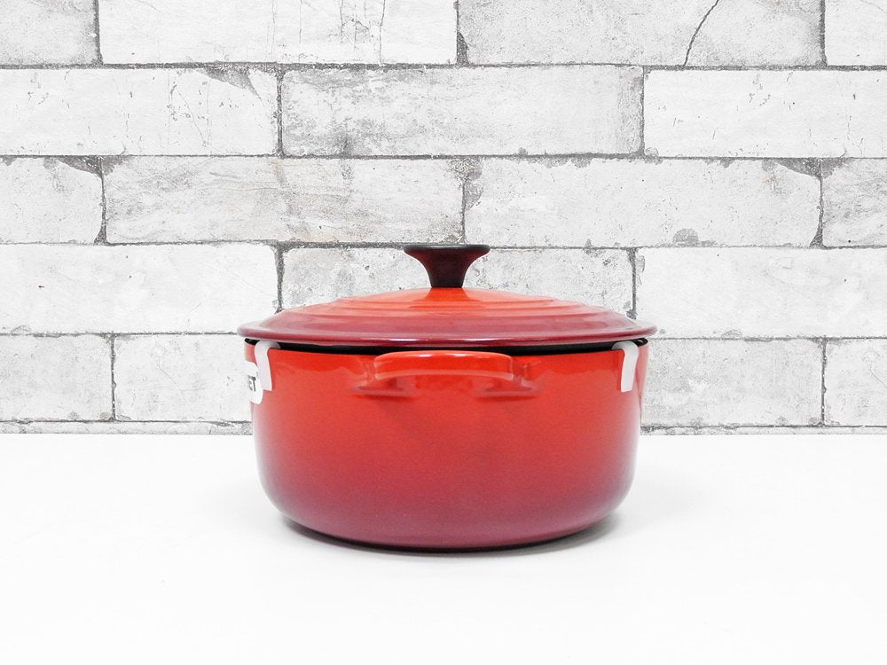 ルクルーゼ LE CREUSET シグニチャーココット・ロンド チェリーレッド Φ20cm 両手鍋 箱付 未使用品 定価￥33,000- ●